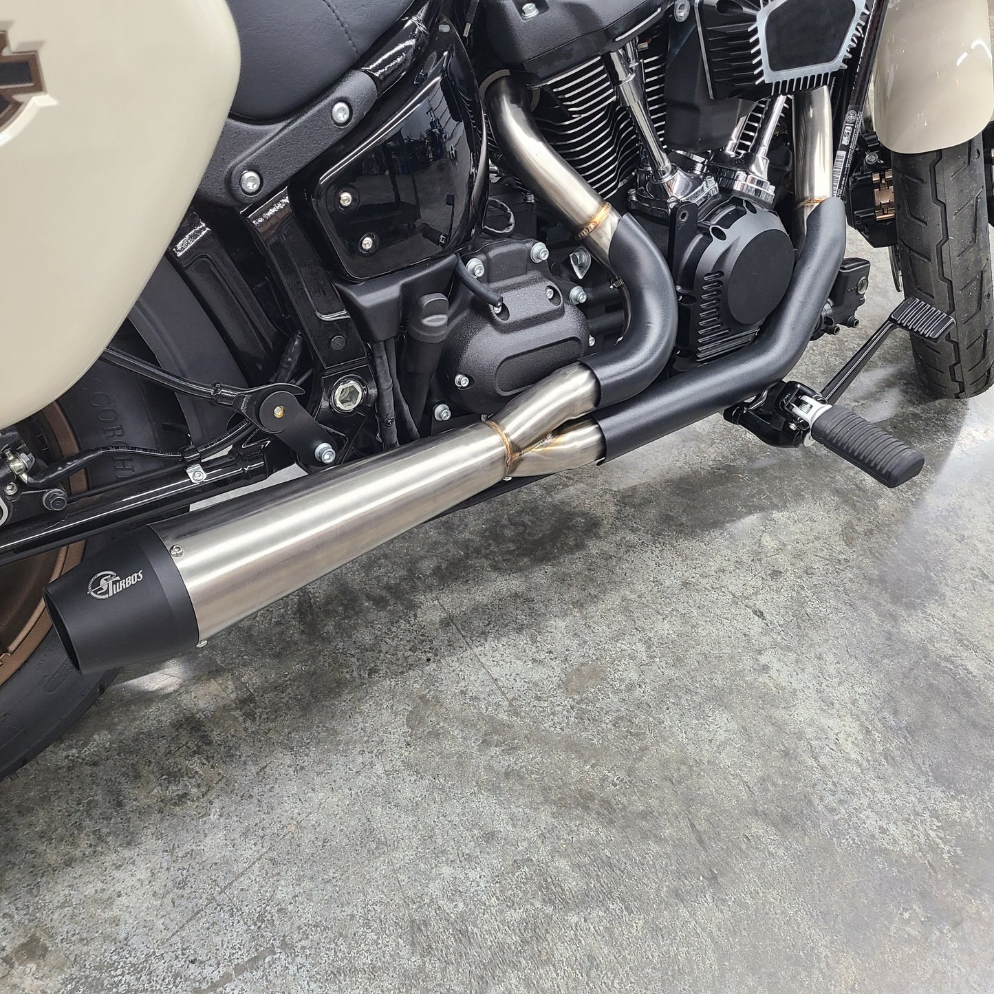 Harley Davidson 2018+ Softail 2:1 Exhaust System